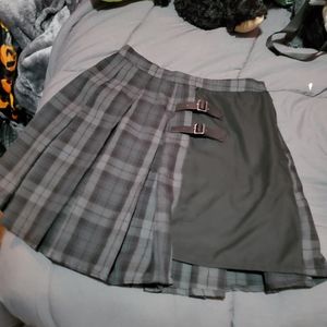 Black and Grey Plaid Buckle Asymmetrical Pleated Skirt sz S